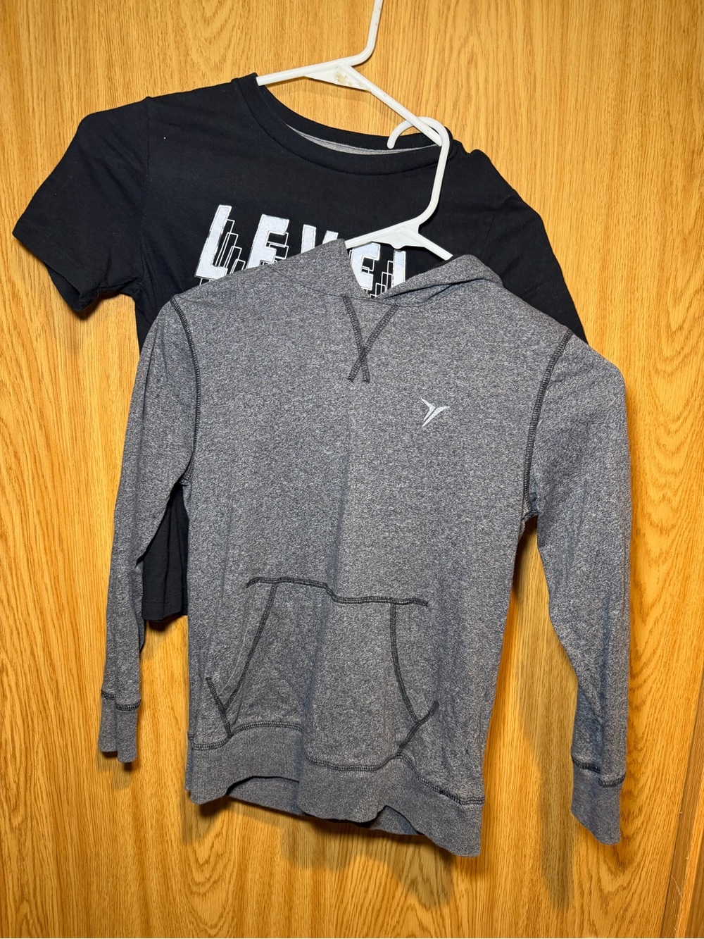 Old Navy Active gray hoodie & black t-shirt bundle with white 'LEVEL UP' M (8)